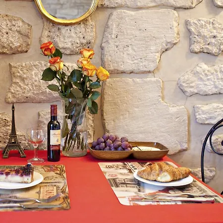 Saint Louis En Ile Apartment